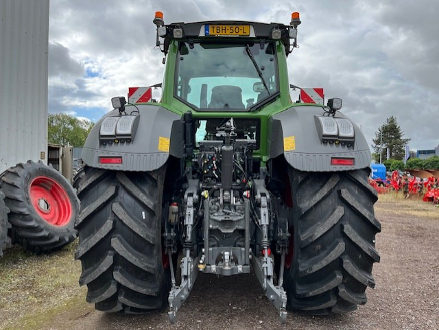 Tractor FENDT 826 Vario S4 ProfiPlus