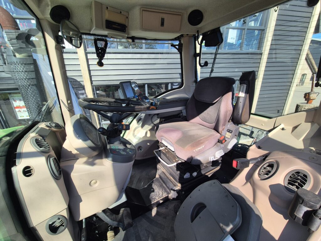 Tractor FENDT 828