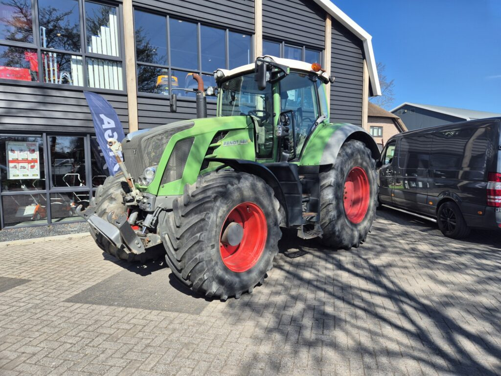 Tractor FENDT 828