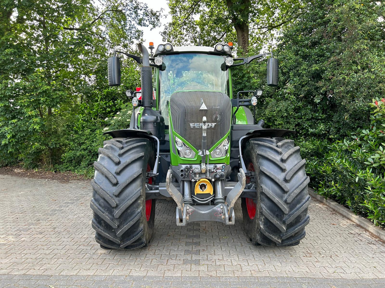 Tractor FENDT 828 Vario S4 ProfiPlus