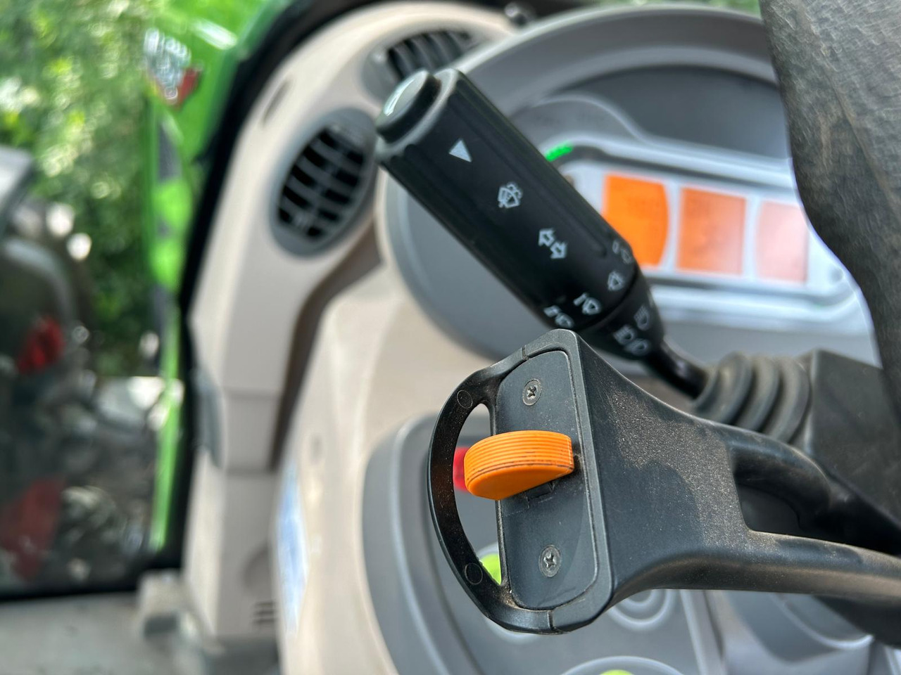 Tractor FENDT 828 Vario S4 ProfiPlus