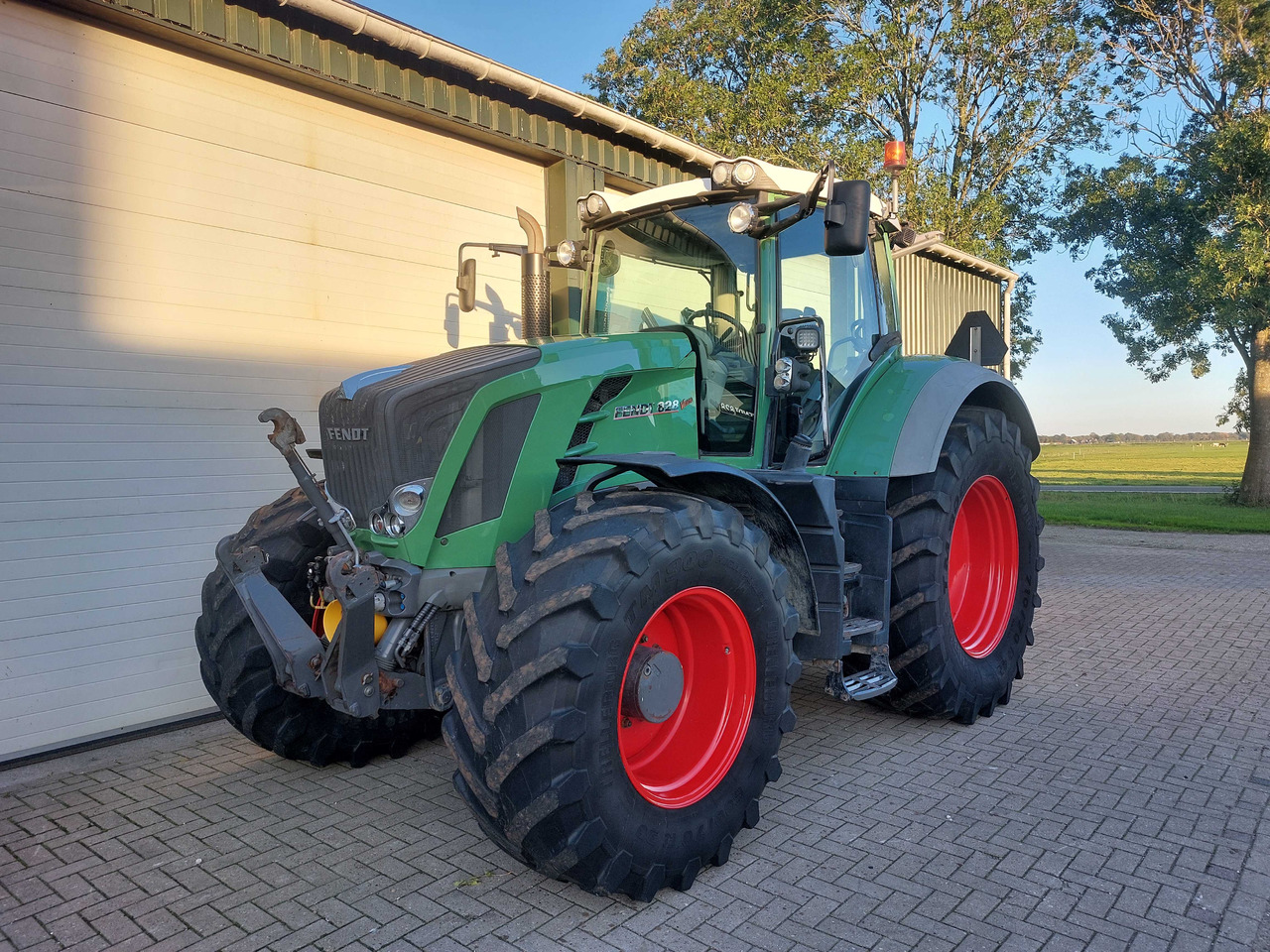 Tractor FENDT 828 Vario SCR profi plus - RUFA
