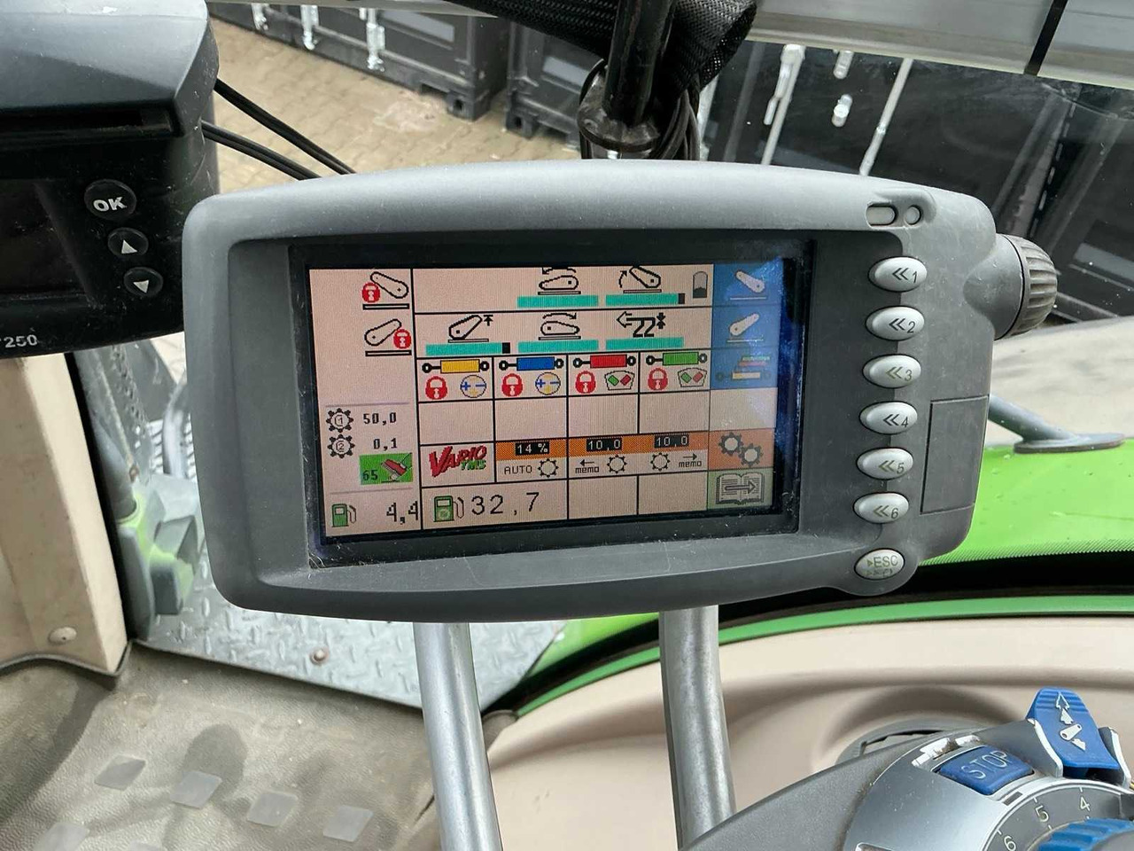 Tractor FENDT 934 VARIO ALL-WHEEL DRIVE AGRICULTURAL TRACTOR