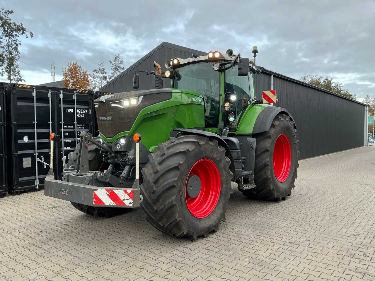 Tractor FENDT 934 VARIO ALL-WHEEL DRIVE AGRICULTURAL TRACTOR