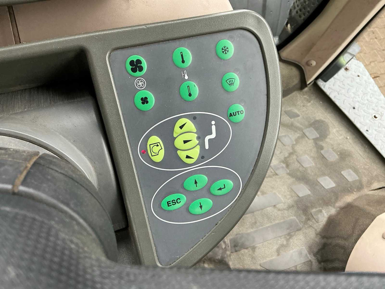 Tractor FENDT 934 VARIO ALL-WHEEL DRIVE AGRICULTURAL TRACTOR