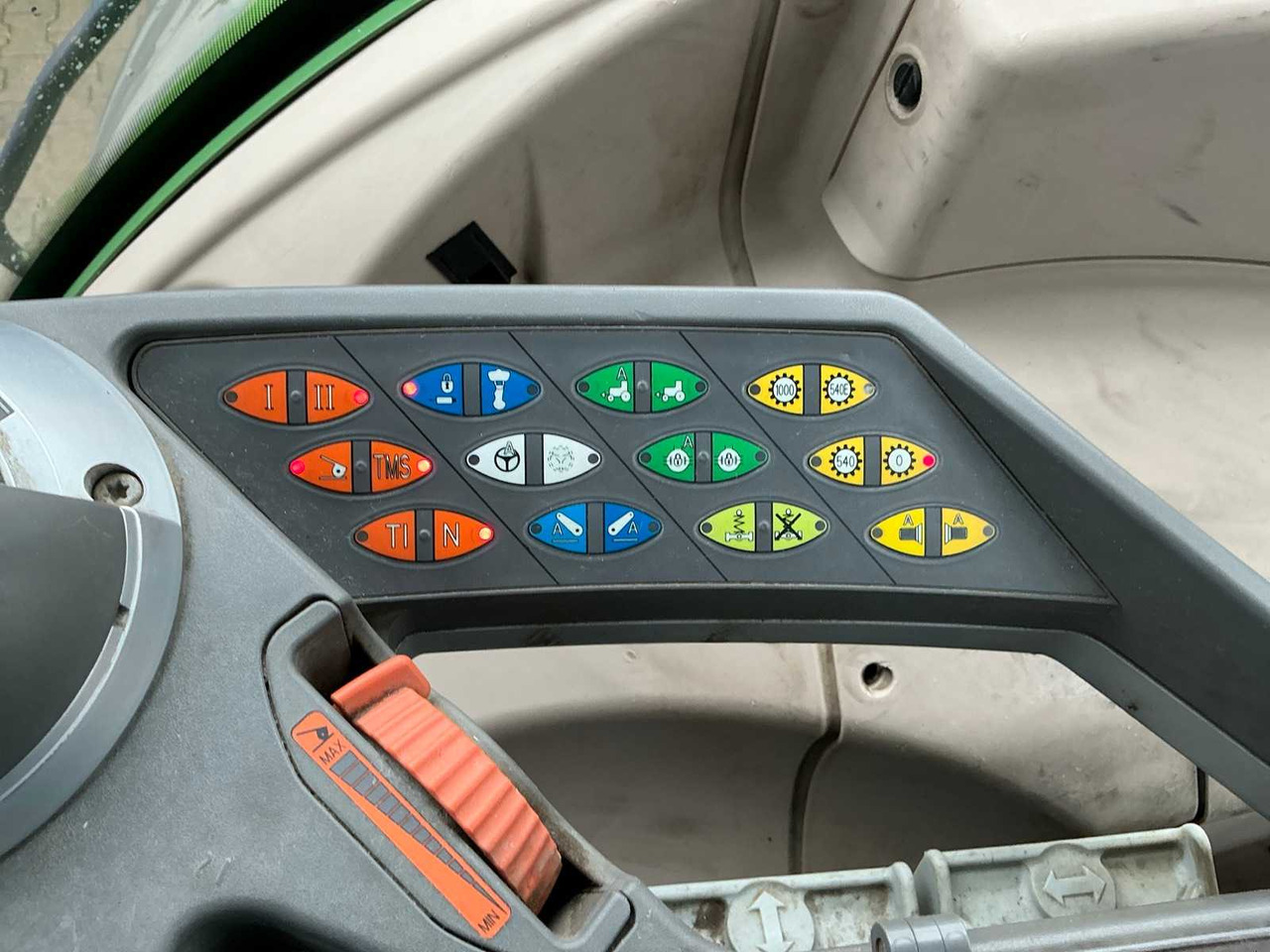 Tractor FENDT 934 VARIO ALL-WHEEL DRIVE AGRICULTURAL TRACTOR