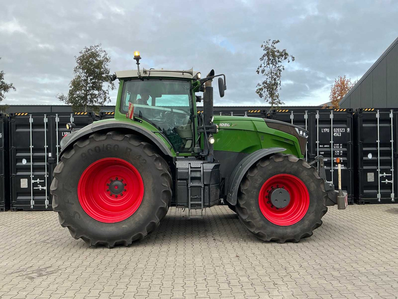 Tractor FENDT 934 VARIO ALL-WHEEL DRIVE AGRICULTURAL TRACTOR