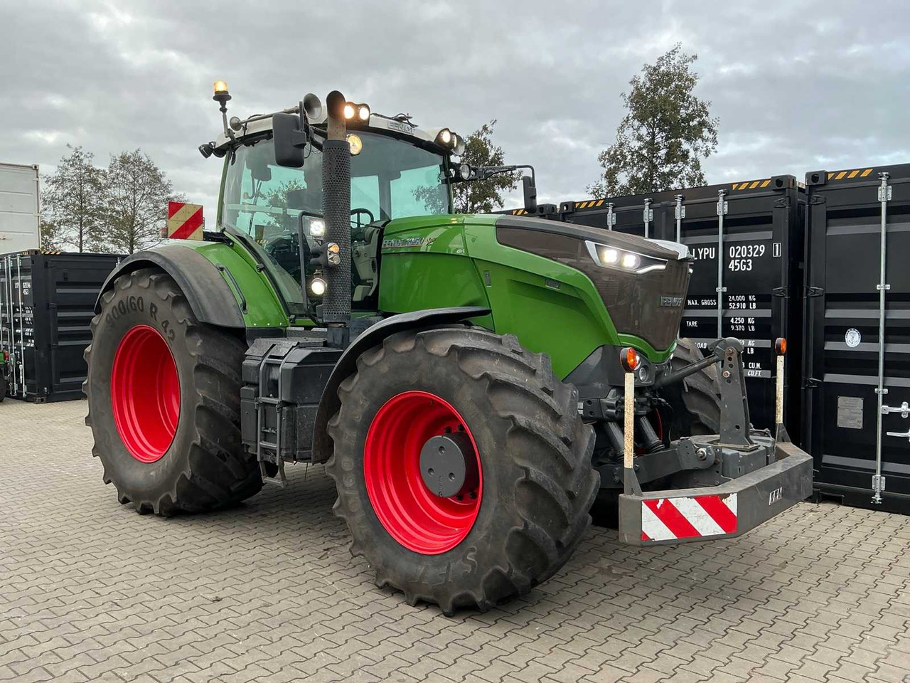 Tractor FENDT 934 VARIO ALL-WHEEL DRIVE AGRICULTURAL TRACTOR