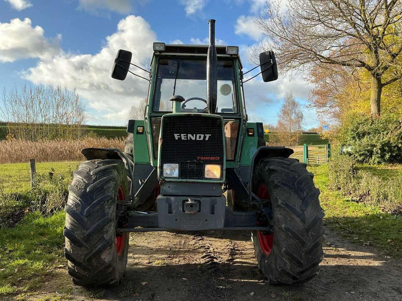 Tractor FENDT FARMER 309 LSA TURBOMATIK FOUR-WHEEL DRIVE AGRICULTURAL TRACTOR