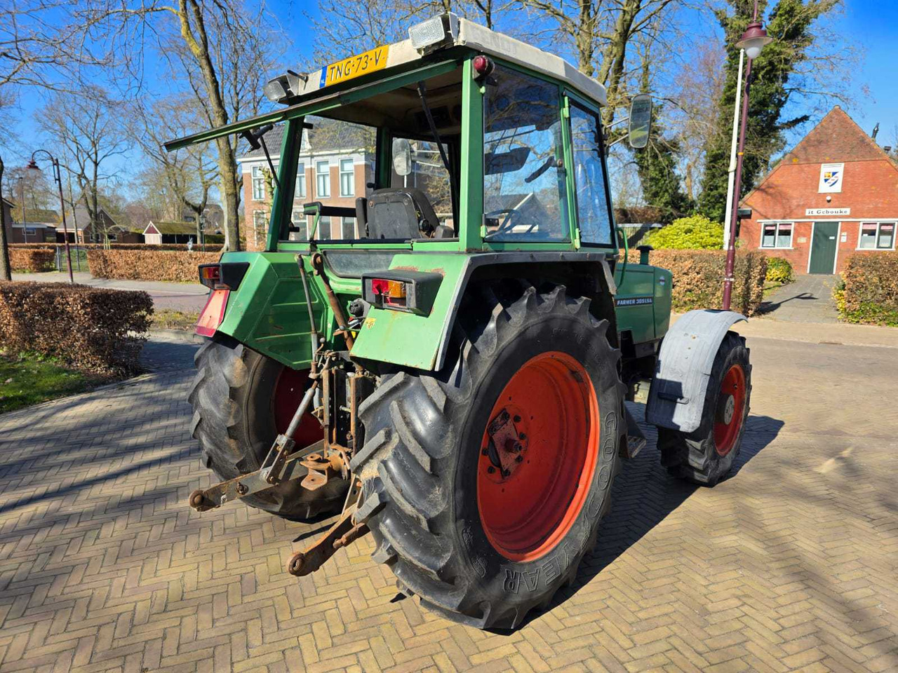 Tractor Fendt 305 LSA