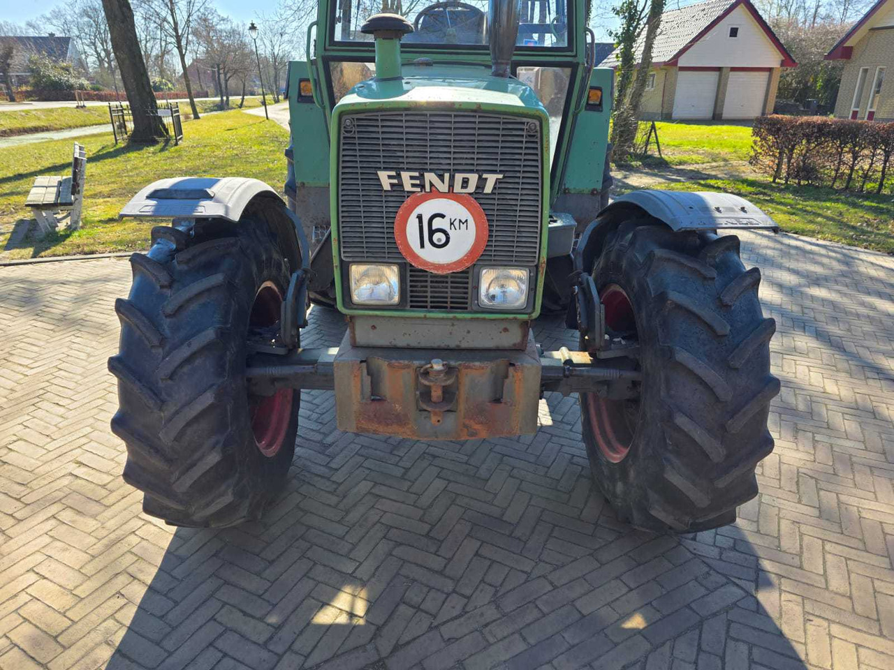 Tractor Fendt 305 LSA