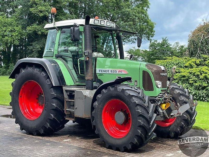 Tractor Fendt 820 Vario TMS