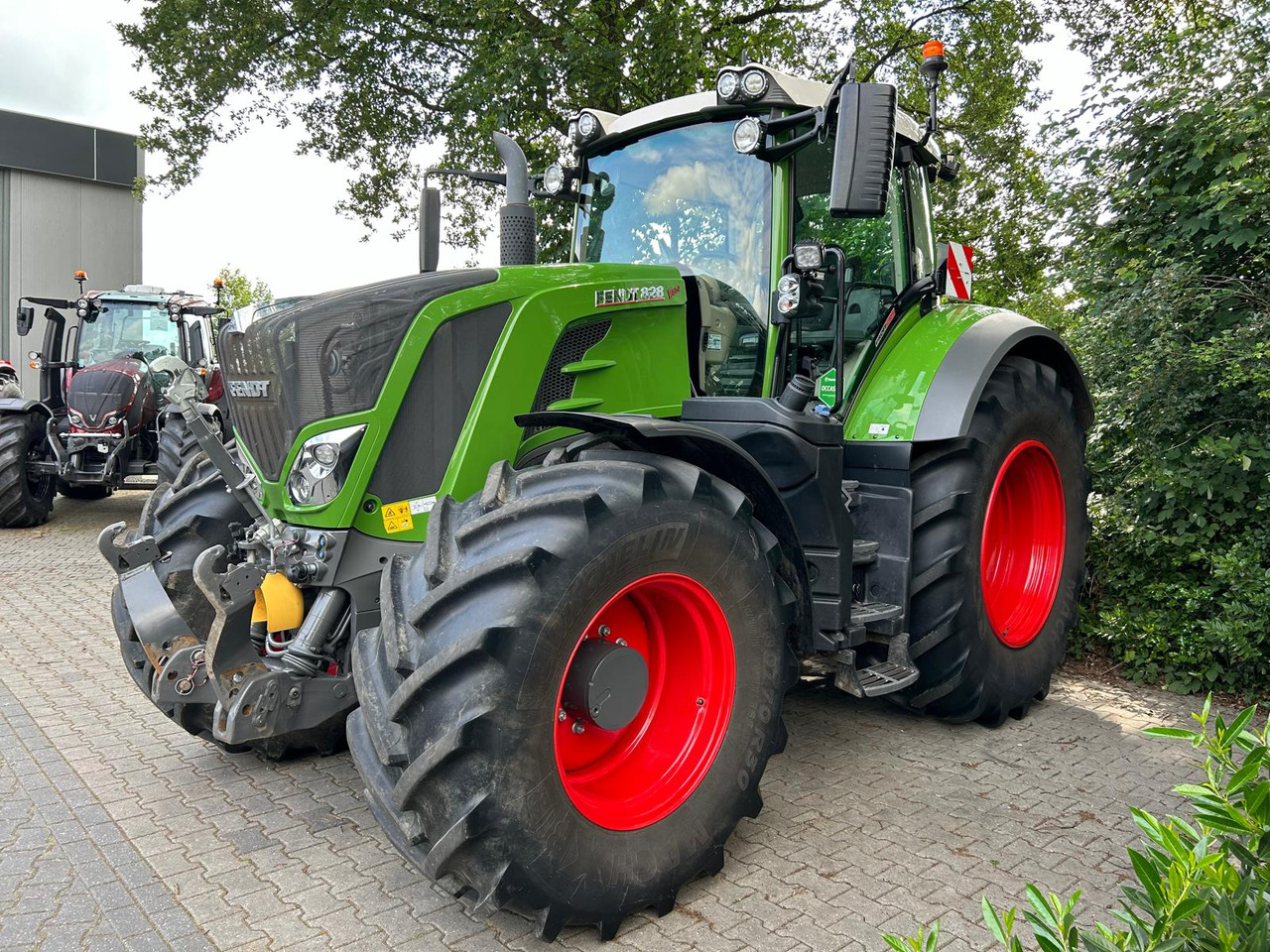 Tractor Fendt 828 Vario S4 ProfiPlus
