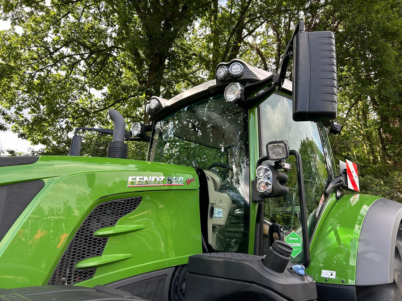 Tractor Fendt 828 Vario S4 ProfiPlus