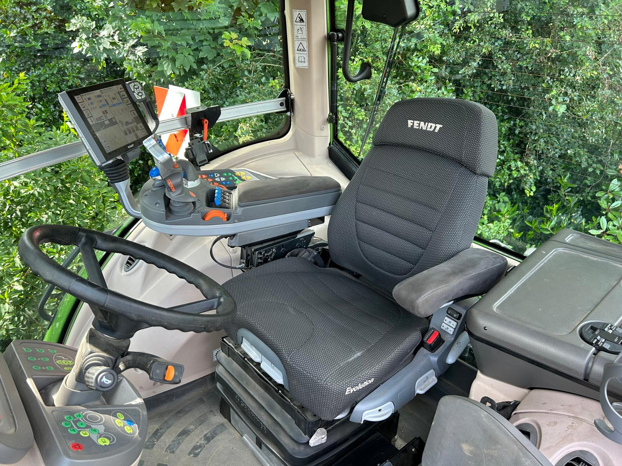 Tractor Fendt 828 Vario S4 ProfiPlus