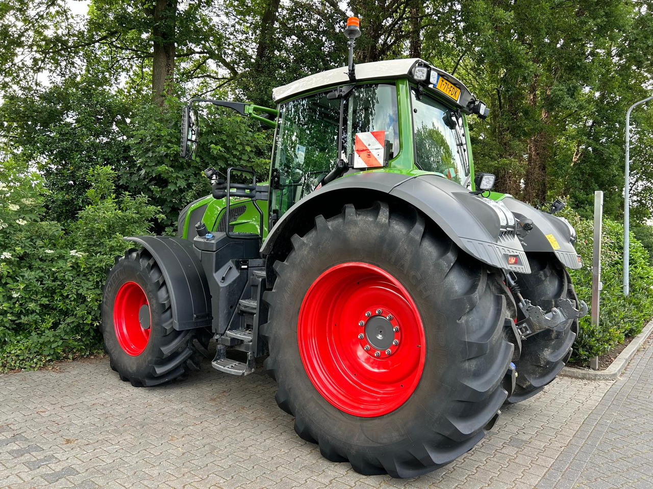 Tractor Fendt 828 Vario S4 ProfiPlus