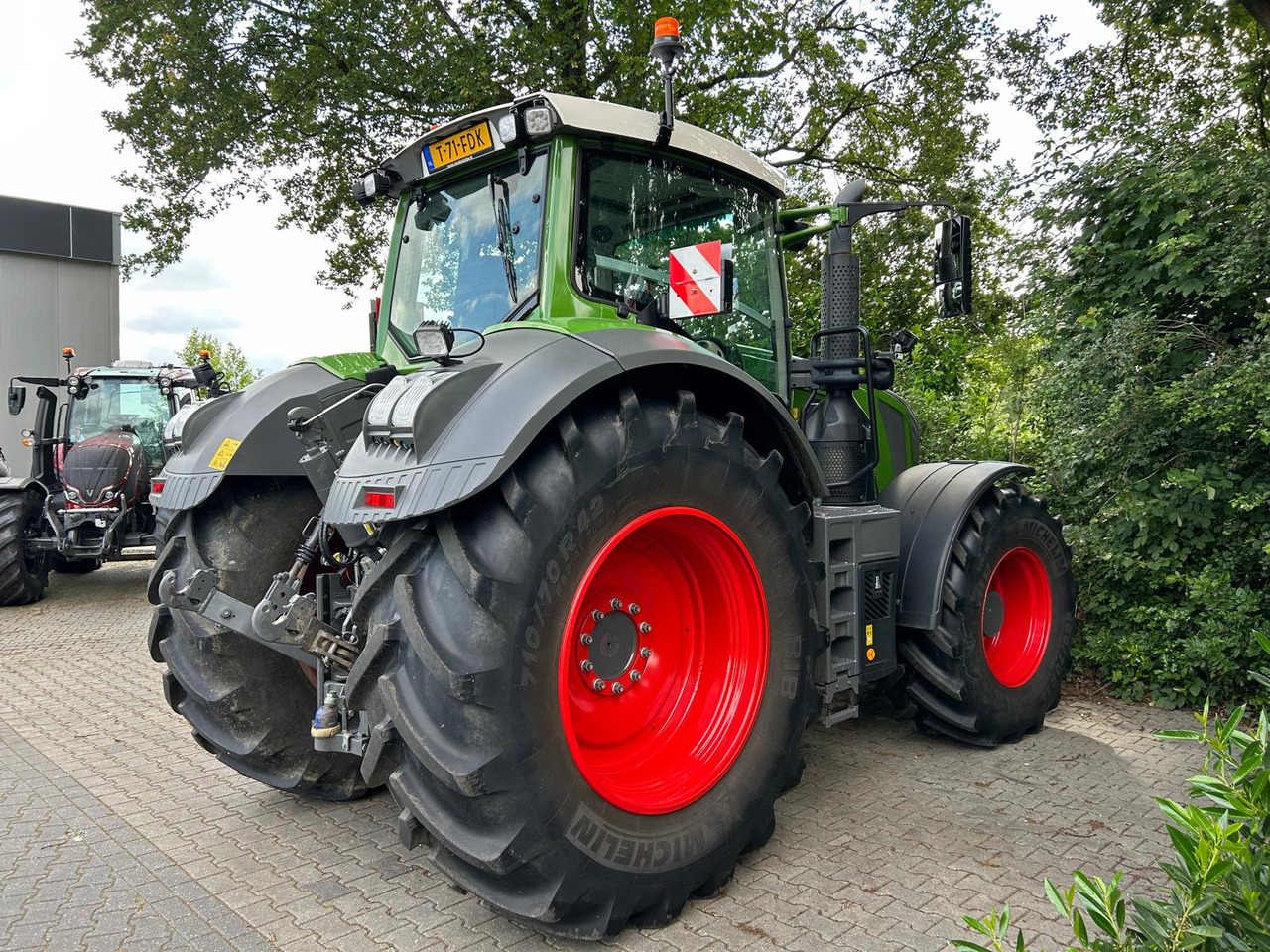Tractor Fendt 828 Vario S4 ProfiPlus