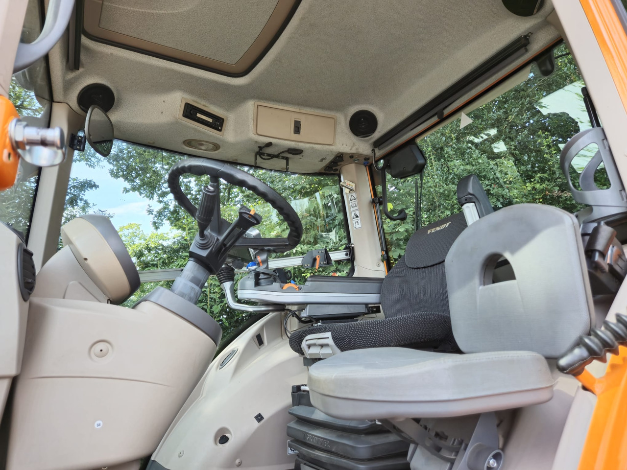 Tractor Fendt 828 Vario S4 ProfiPlus