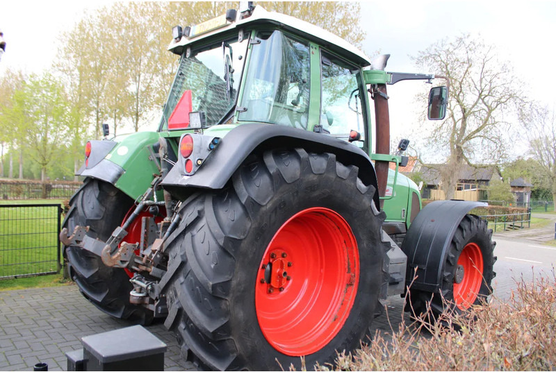 Tractor Fendt FAVORIT 711 VARIO 711 Vario met fronthef en frontaftakas