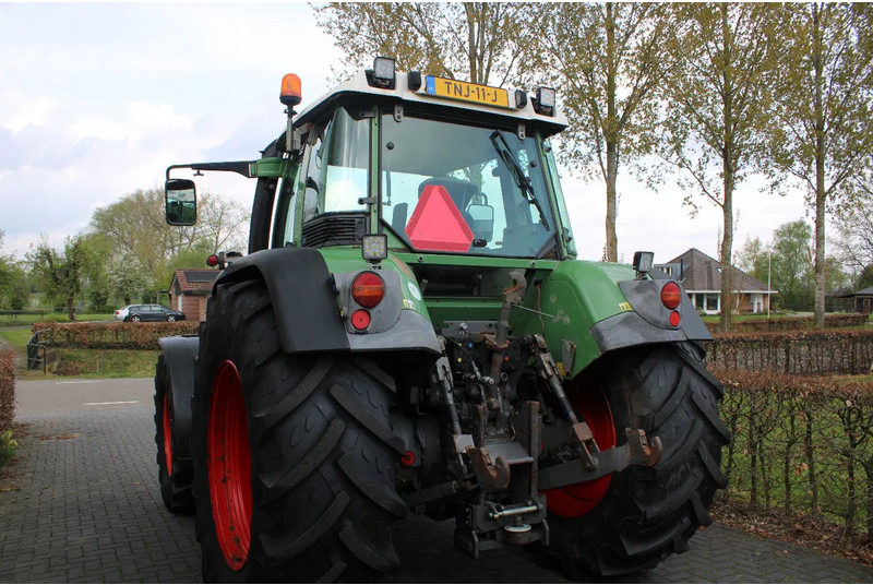 Tractor Fendt FAVORIT 711 VARIO 711 Vario met fronthef en frontaftakas