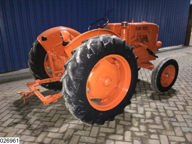 Tractor Fiat R25 2WD