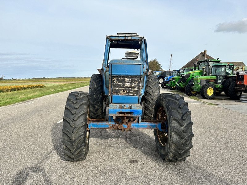 Tractor Ford 7910