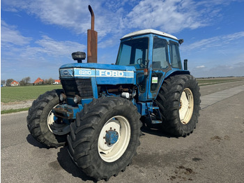 Tractor Ford 8210