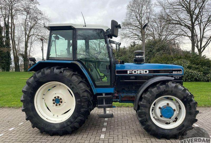 Tractor Ford 8240