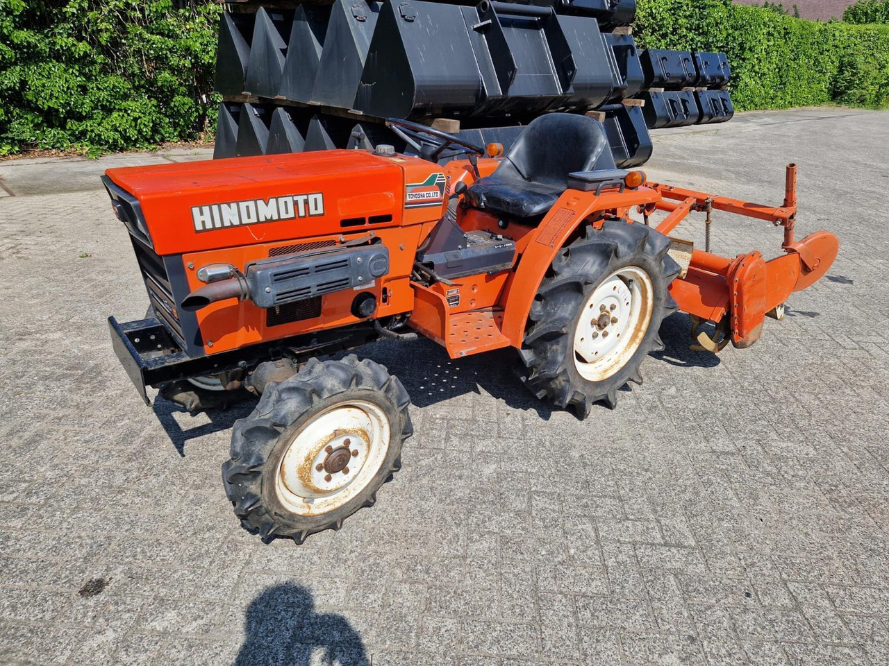 Tractor Hinomoto C174 Minitractor met Grondfrees