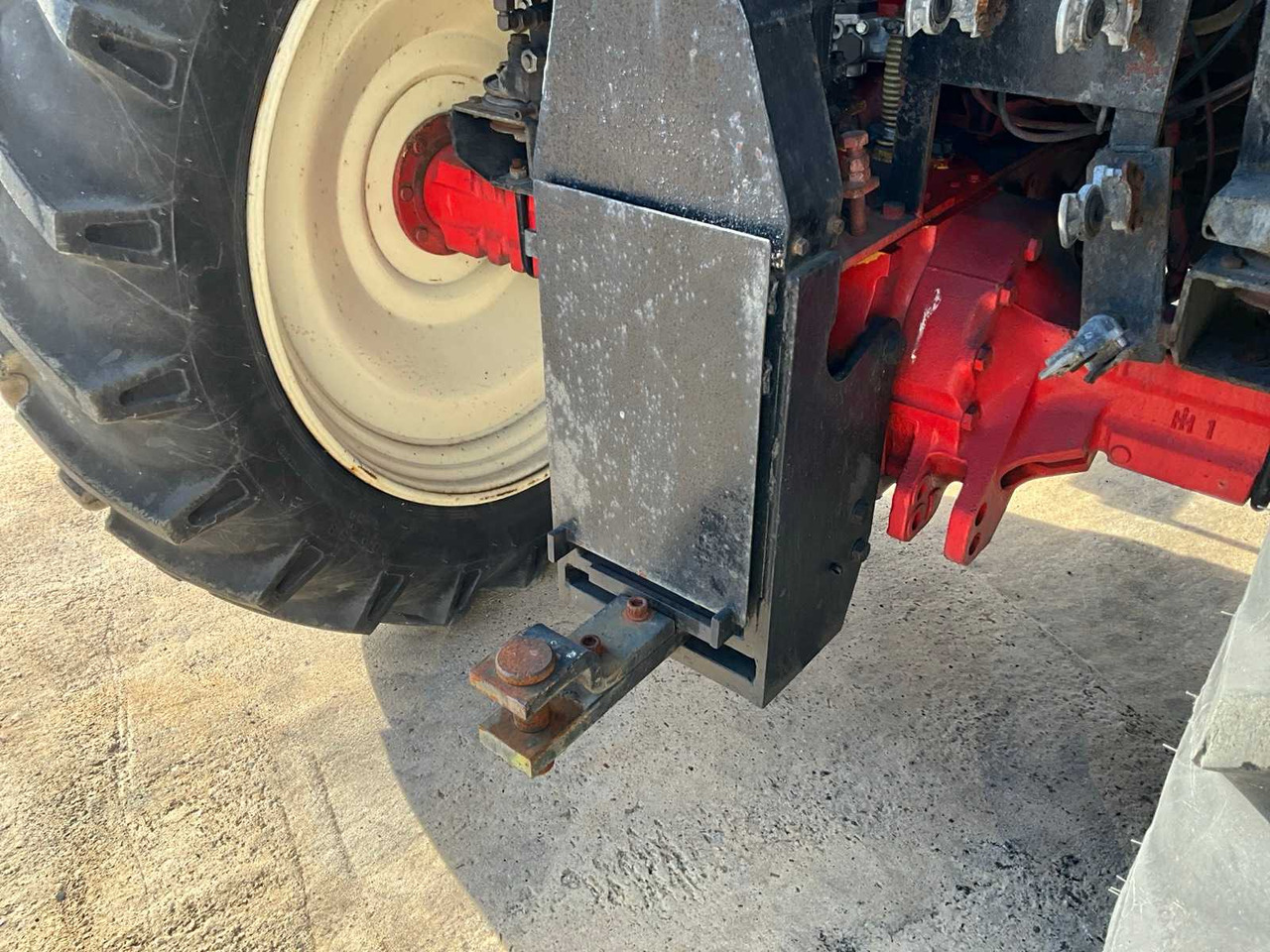 Tractor INTERNATIONAAL I-268 Hydro 84