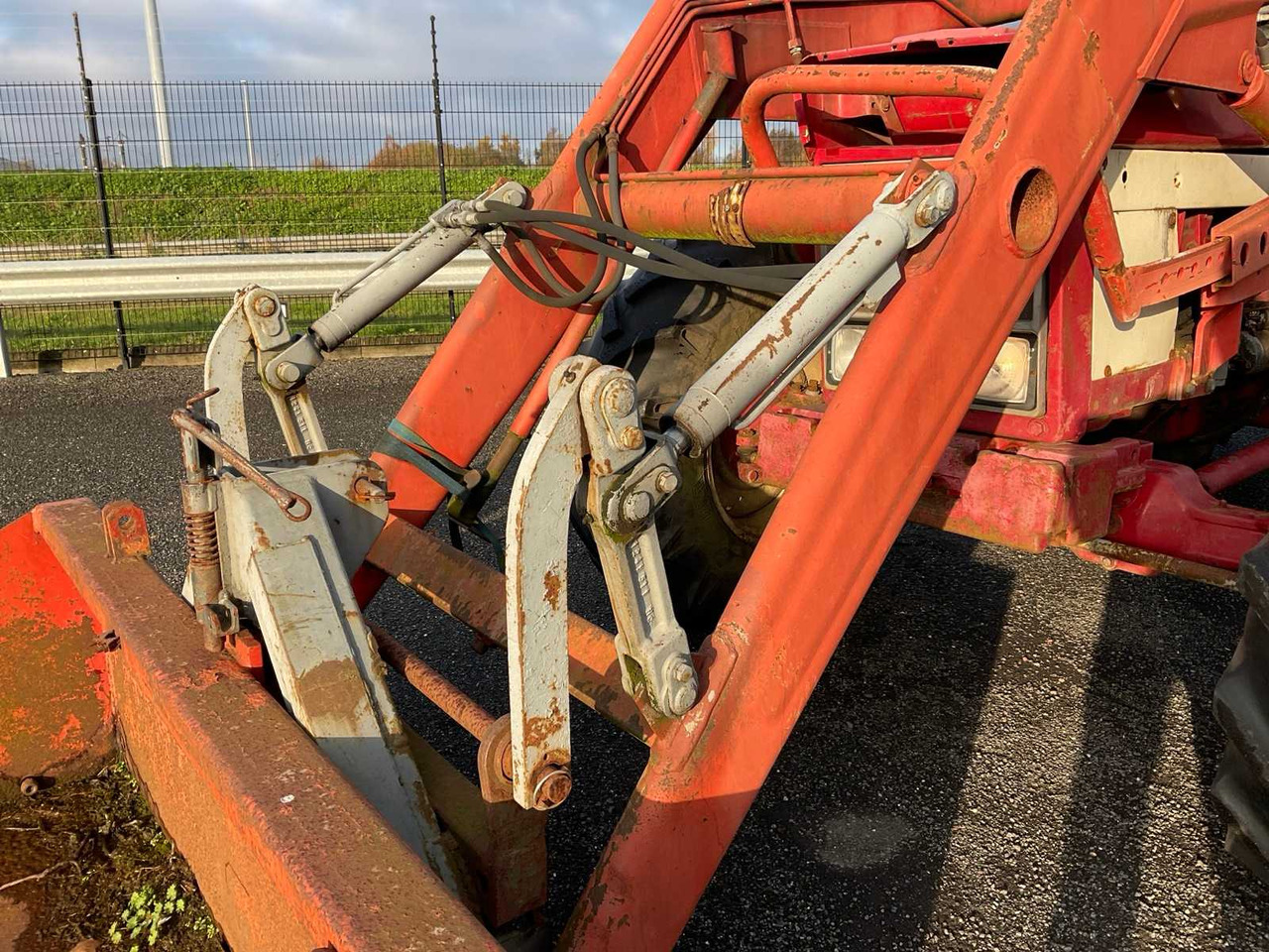 Tractor INTERNATIONAL 844AS ALL-WHEEL DRIVE AGRICULTURAL TRACTOR