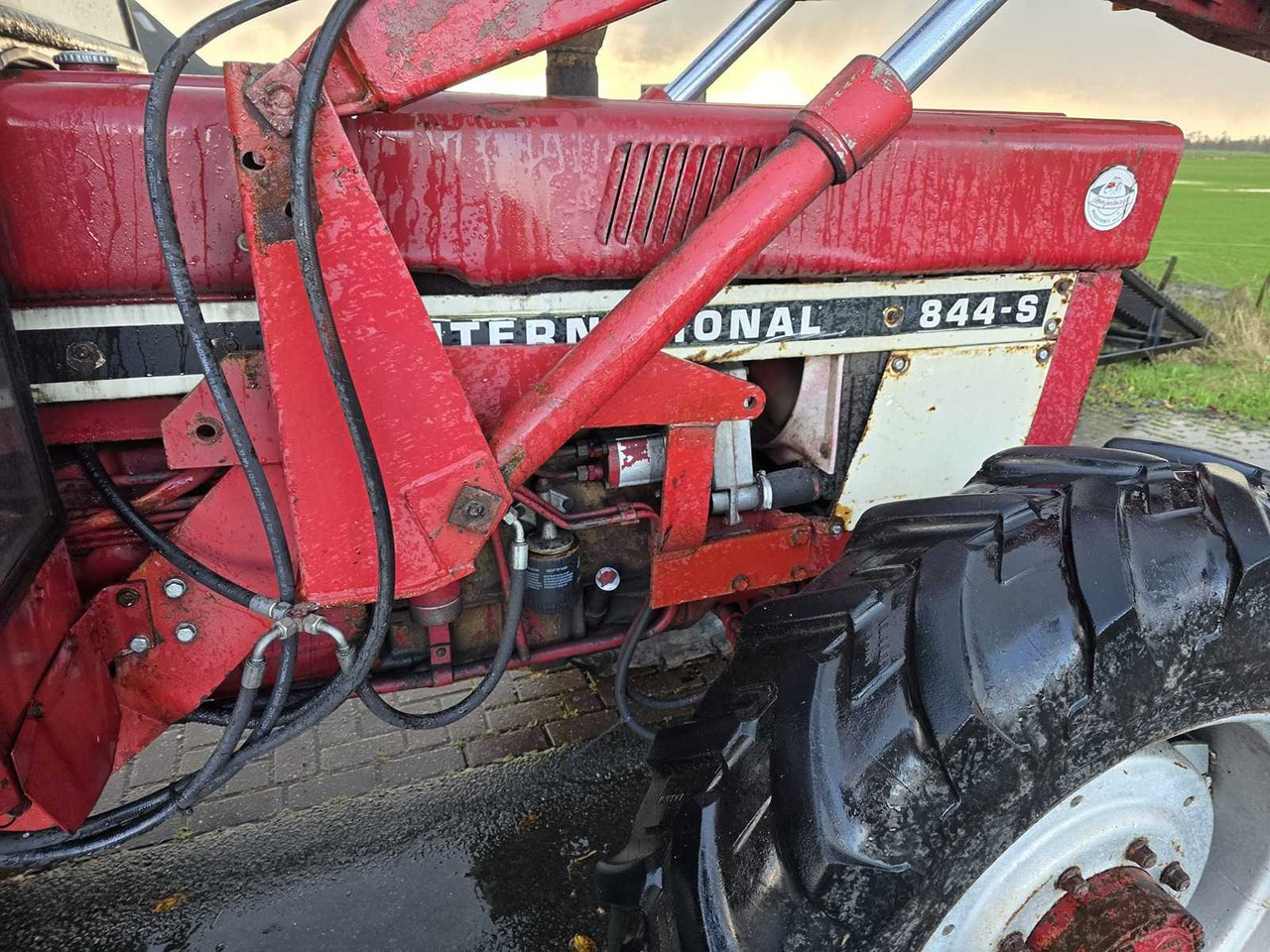 Tractor INTERNATIONAL 844-S ALL-WHEEL DRIVE FARM TRACTOR