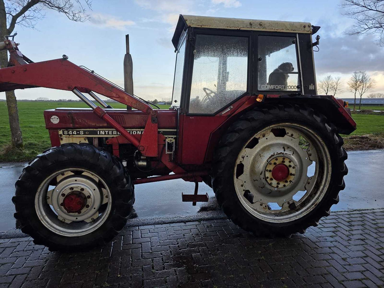 Tractor INTERNATIONAL 844-S ALL-WHEEL DRIVE FARM TRACTOR