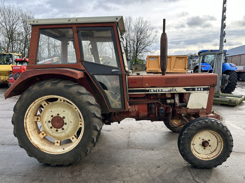 Tractor International 845