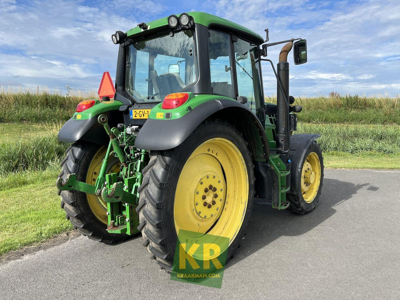 Tractor John Deere 6125M trekker
