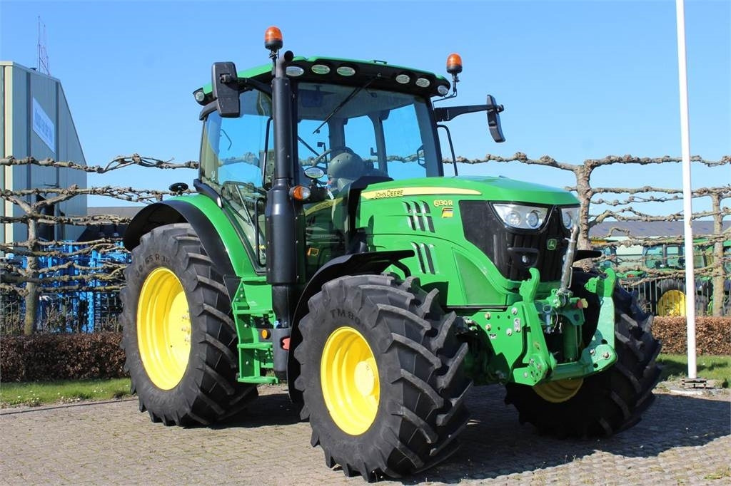 Tractor John Deere 6130R