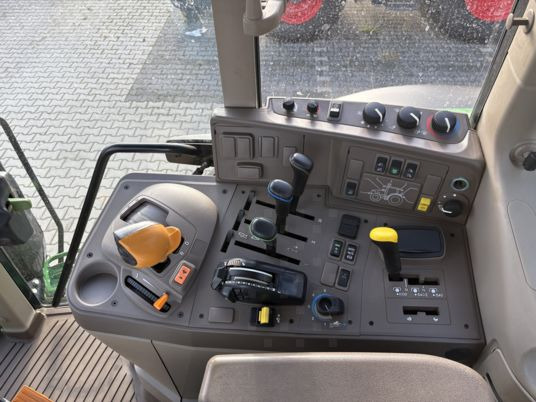 Tractor John Deere 6195M