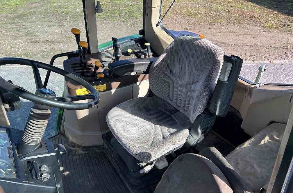 Tractor John Deere 6210