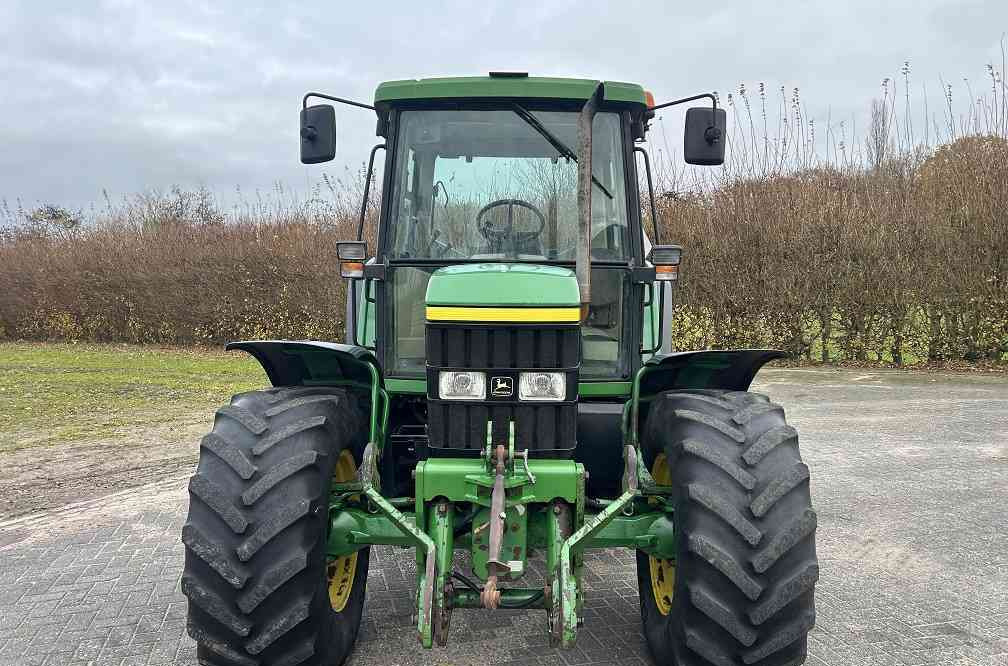 Tractor John Deere 6310, fronthef + pto