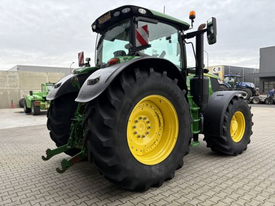 Tractor John Deere 6r215