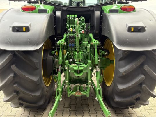 Tractor John Deere 6r215