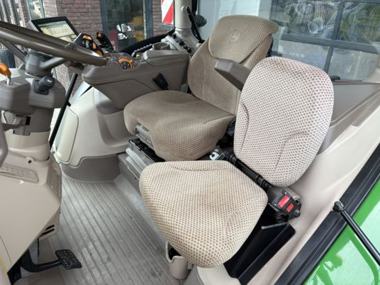 Tractor John Deere 6r215