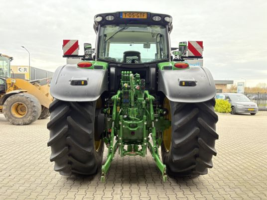 Tractor John Deere 6r215