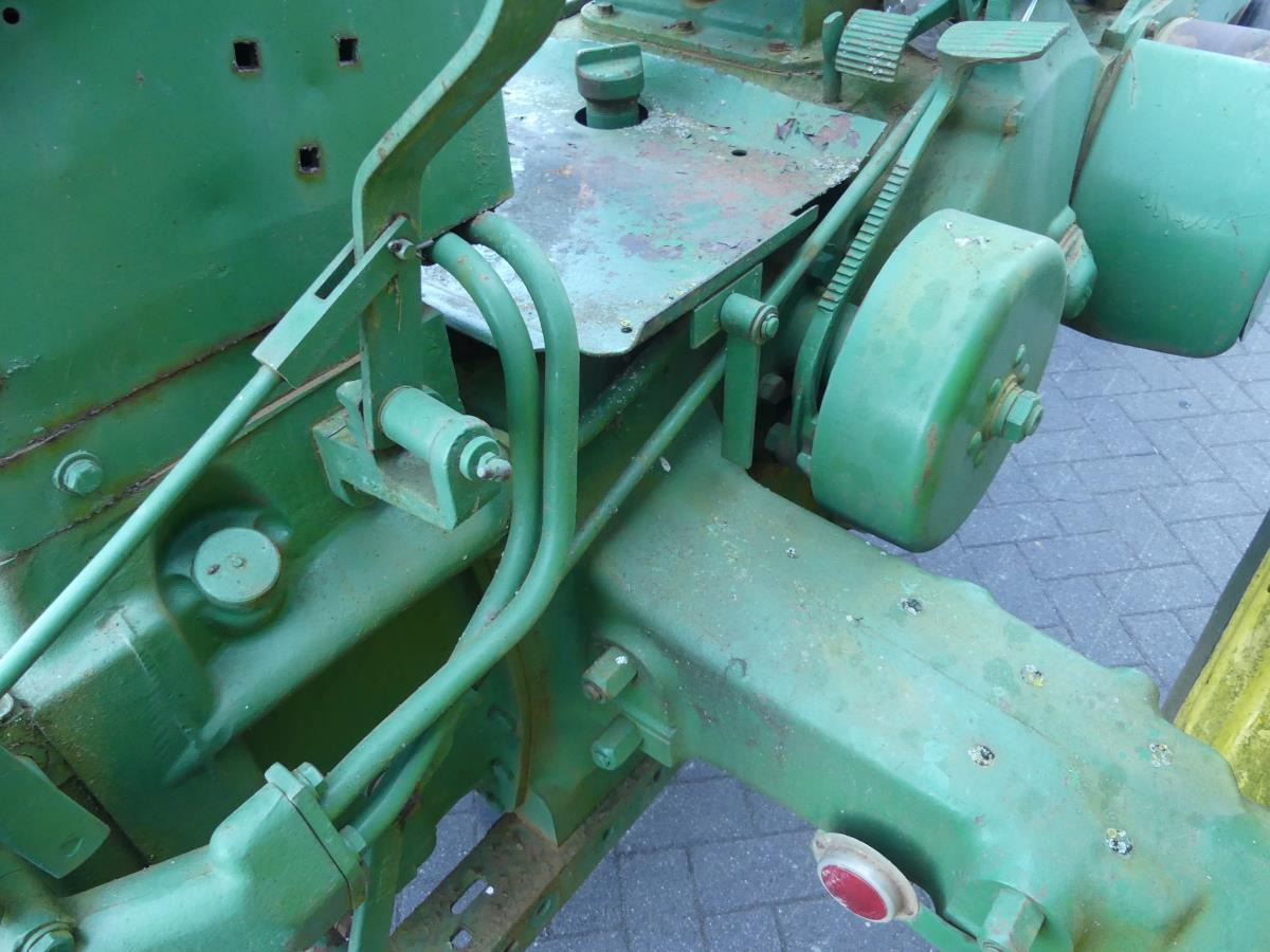 Tractor John-Deere 730