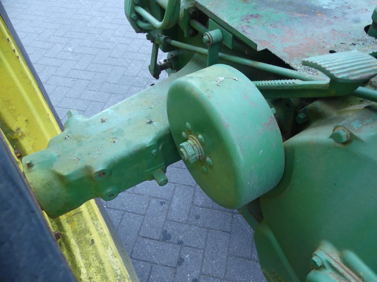 Tractor John-Deere 730