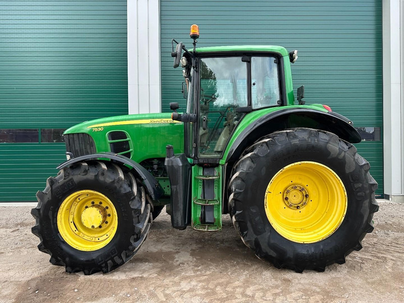 Tractor John Deere 7530