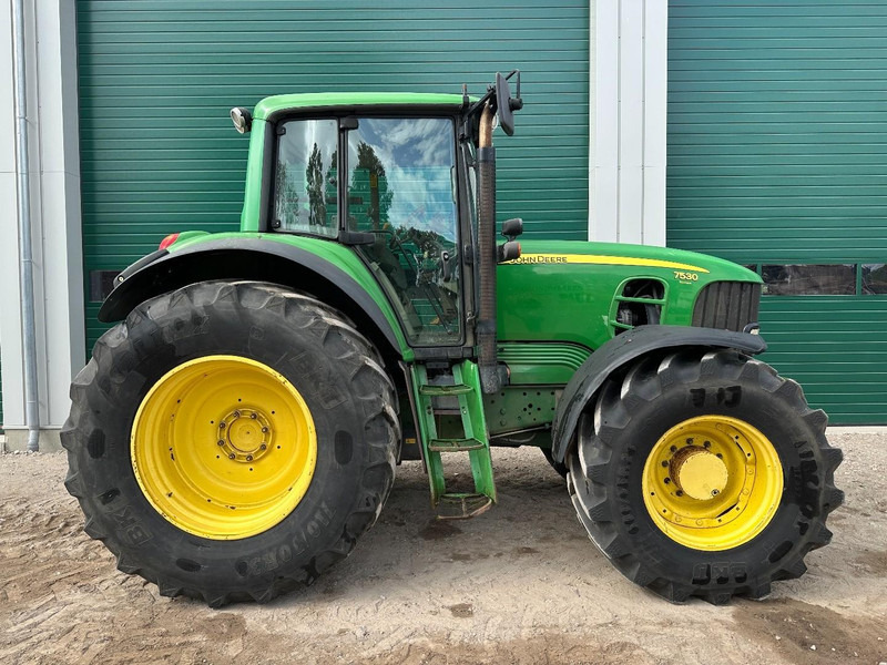 Tractor John Deere 7530
