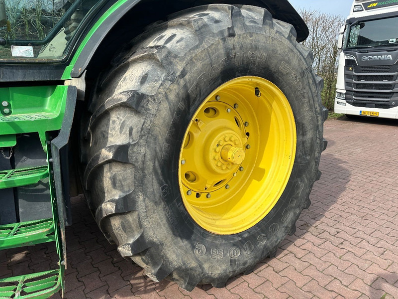 Tractor John Deere 8335R