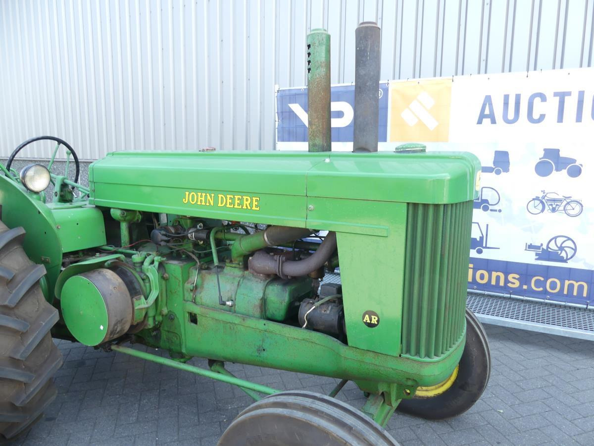 Tractor John-Deere AR