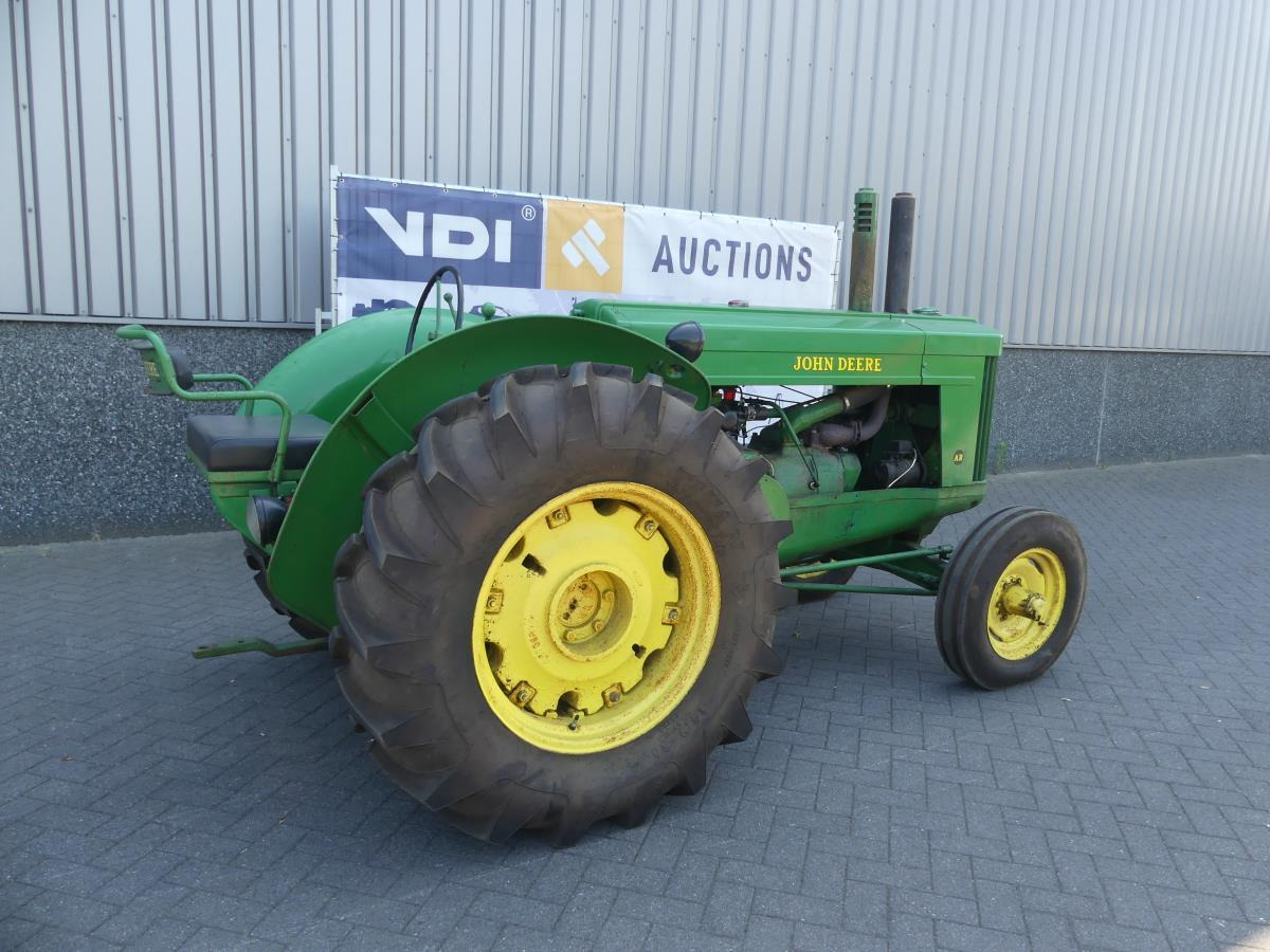 Tractor John-Deere AR